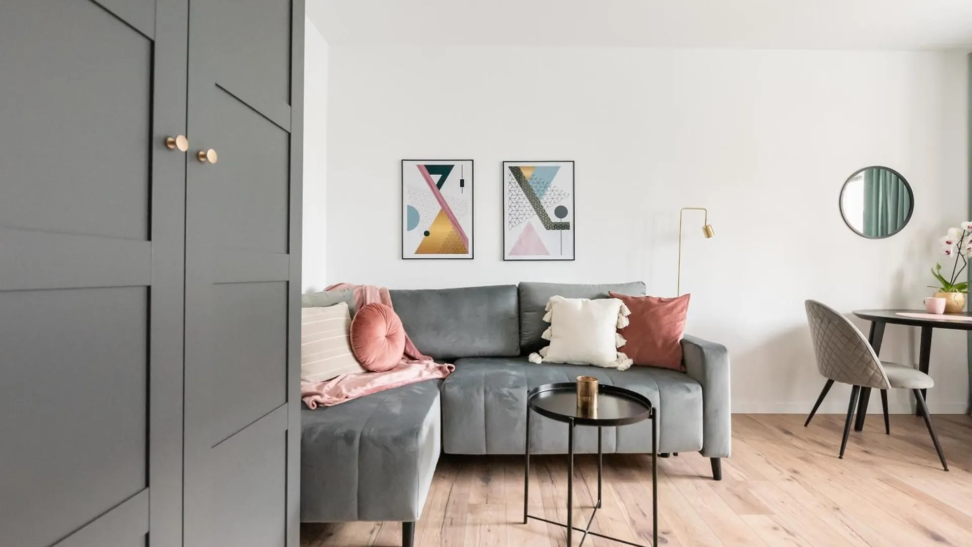 Nowolipki Chic Studio Apartment Warsaw